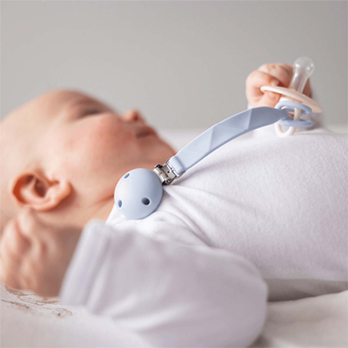 Babyono | Smokkholder i silikon | Lys blå